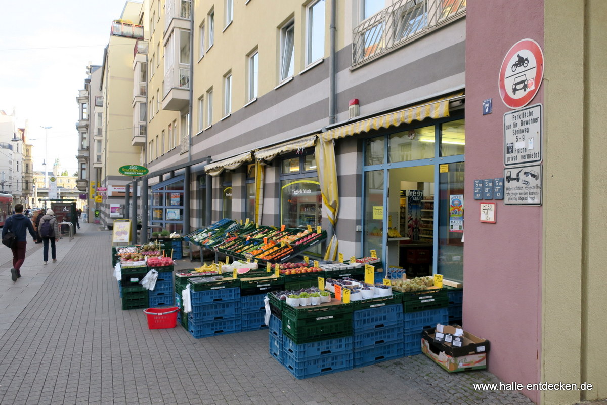 Der Früchtemarkt im Steinweg in Halle (Saale)