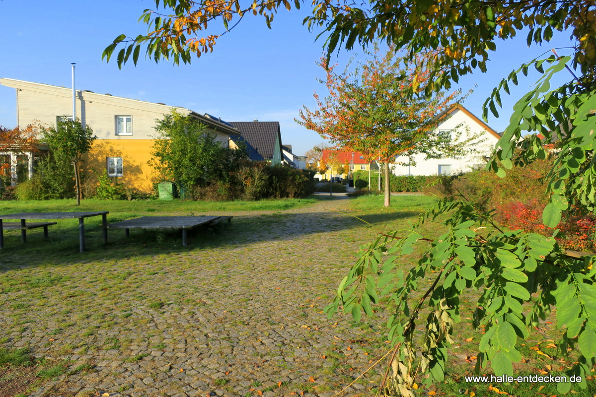 Sitzecke am Topasweg in Heide-Süd