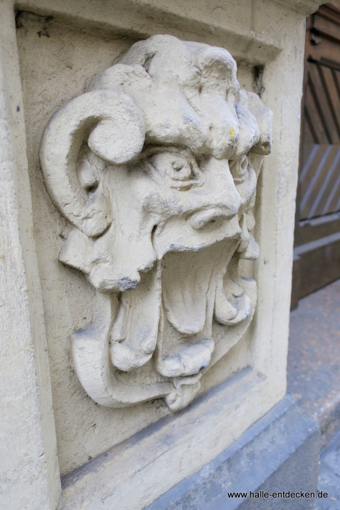Detail am Haus Nummer 77 in der Großen Steinstraße