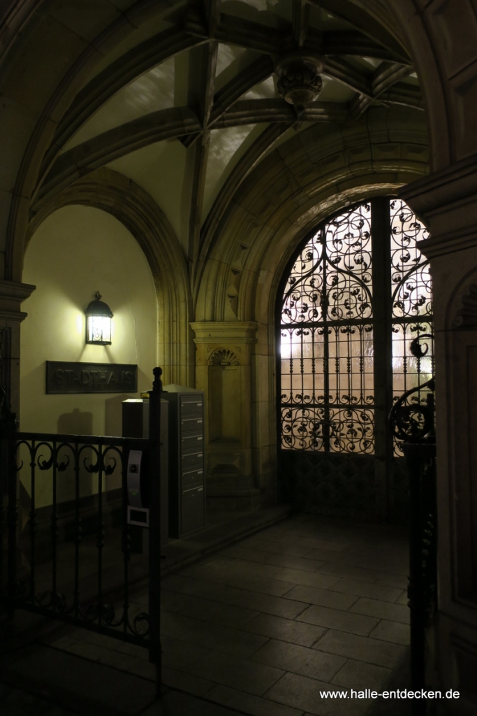Eingang zum Stadthaus am Marktplatz.