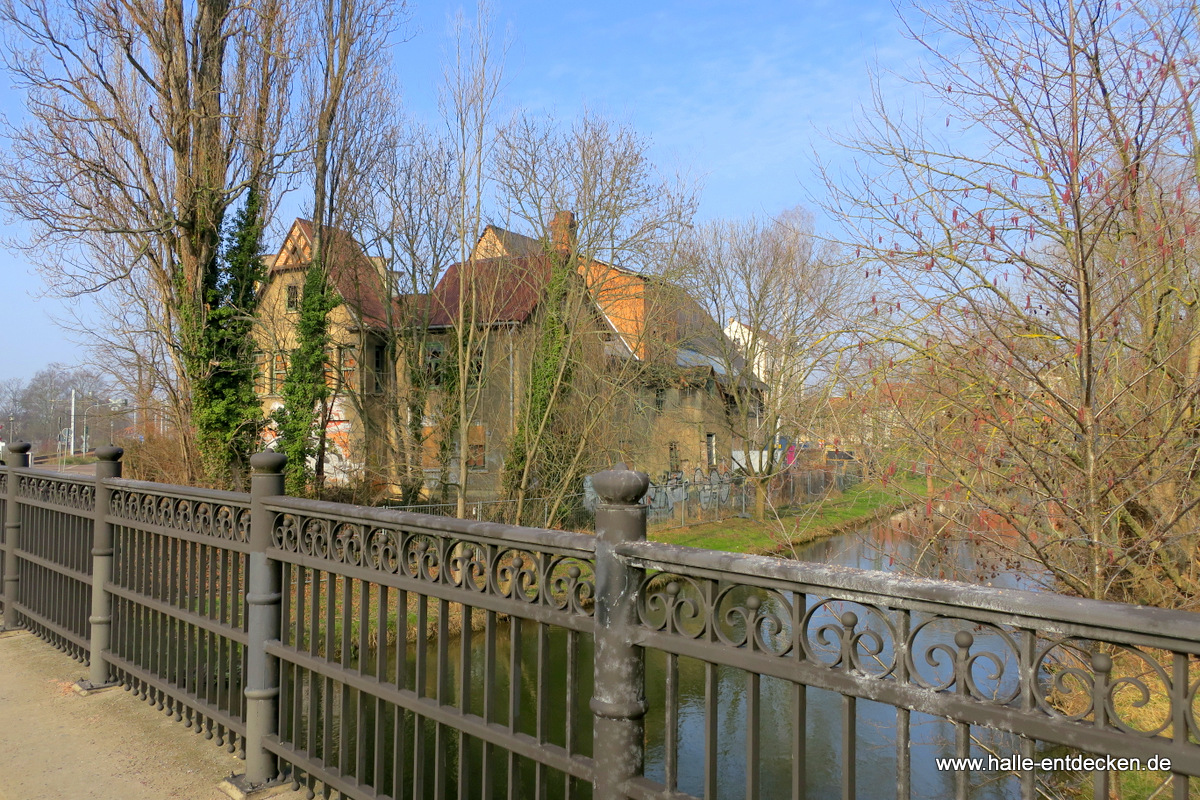 Die Schwemmebrauerei von der Brücke der Herrenstraße, direkt am Mühlgraben.
