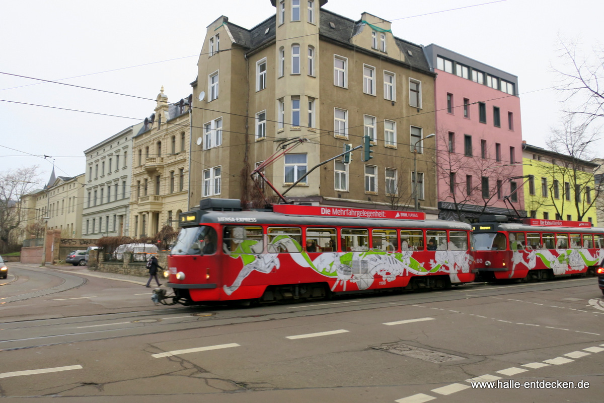 Tatra-Straßenbahn an der Ecke Mühlweg und Bernburger Straße, Halle (Saale)