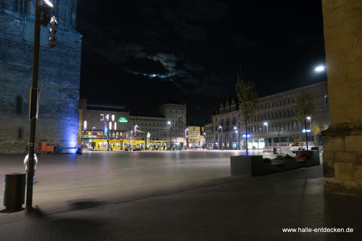 Blick von der Marktkirche auf den Marktplatz in Halle