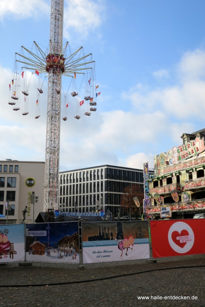 Kettenkarussell auf dem Weg in luftige Höhen