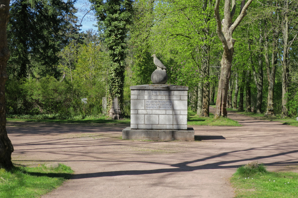 Mahnmal auf dem Gertraudenfriedhof.