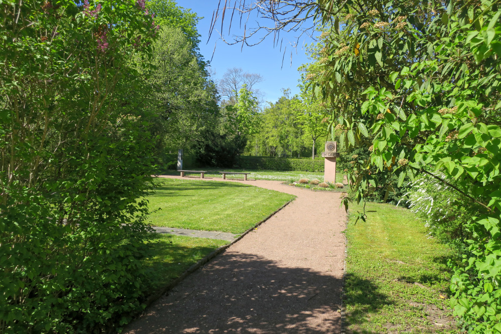 Denkmal auf dem Gertraudenfriedhof.