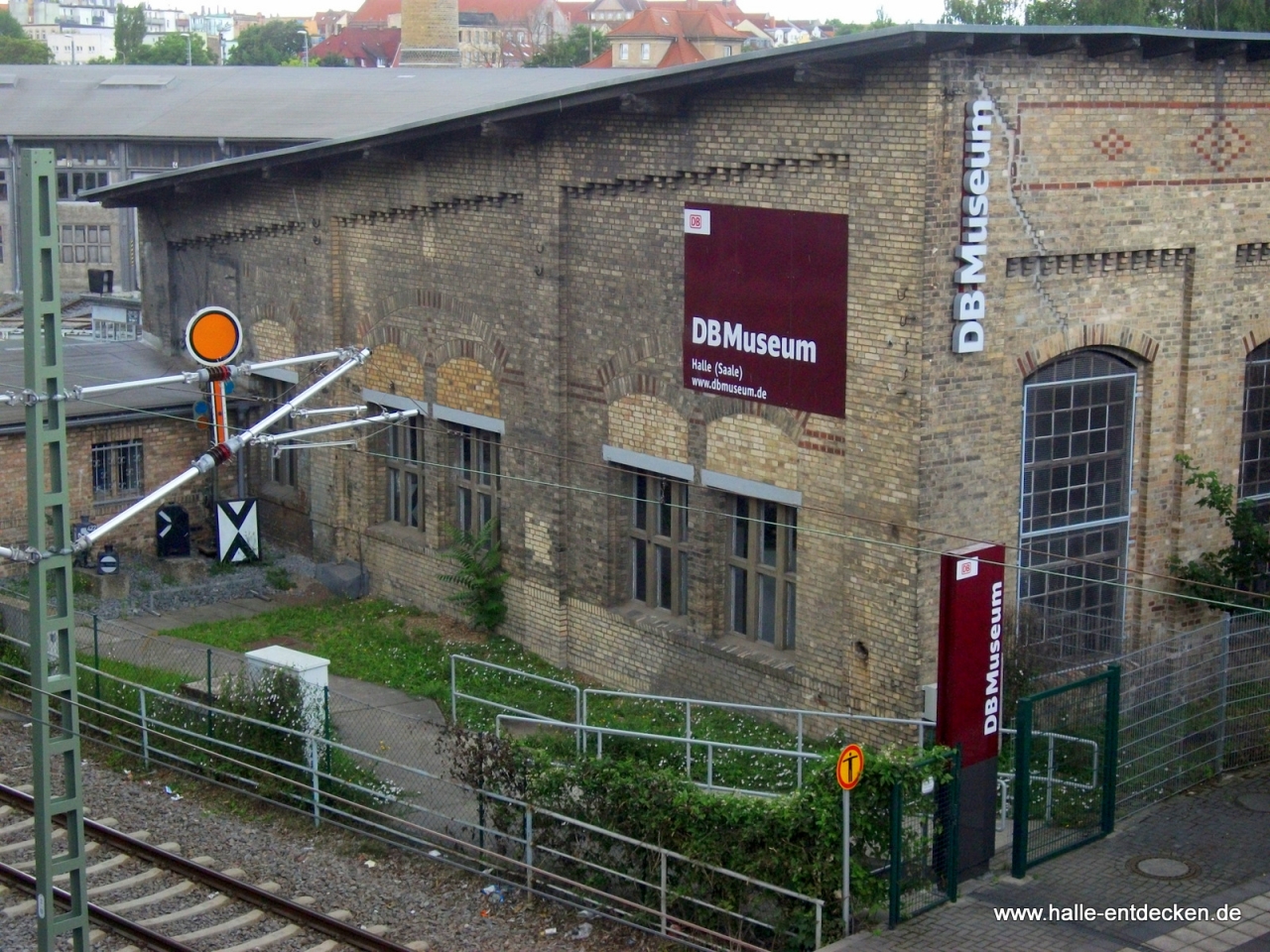 DB-Museum von der Berliner Straße in Halle (Saale) gesehen - Eingang