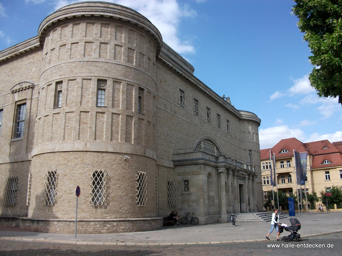 Landesmuseum für Vorgeschichte - Blick zur Richard-Wagner-Straße