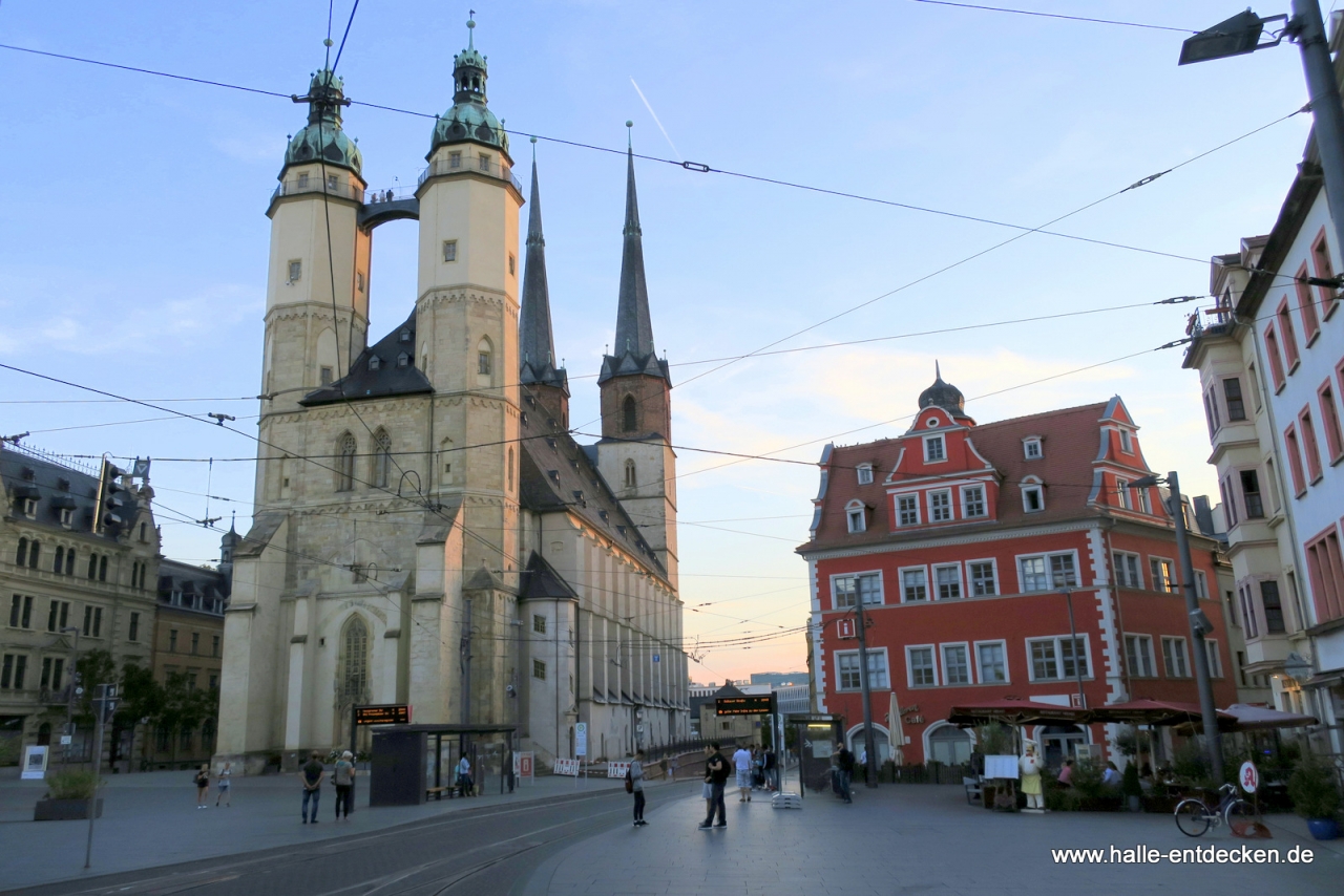 Die Marktkirche und das Marktschlösschen von Kleinschmieden aus gesehen