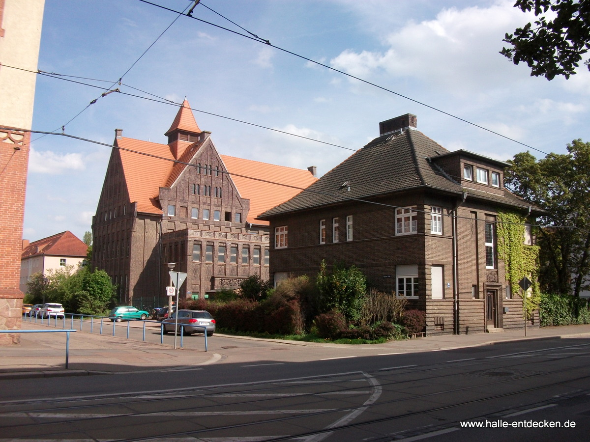 Blick von der Freiimfelder Straße auf die Christuskirche in Halle (Saale)
