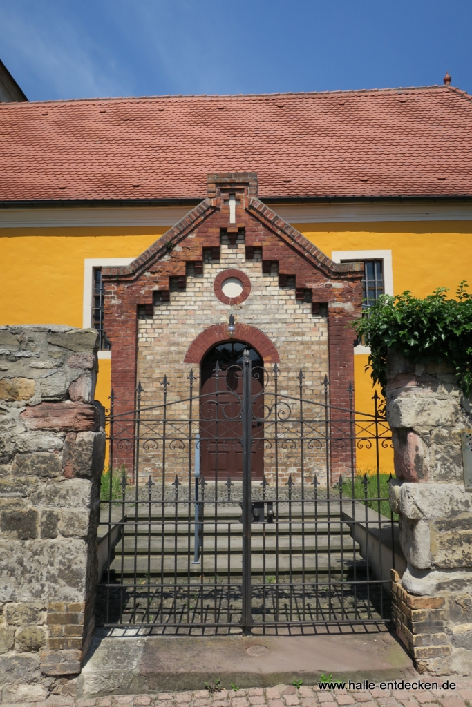 Eingang der Kirche Lieskau