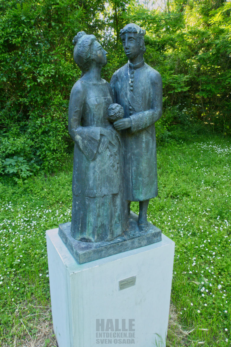 Denkmal Hallorenpaar im Park an der Saline in Halle (Saale)