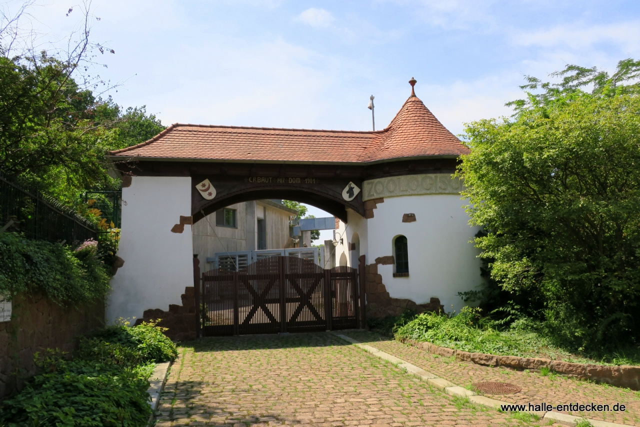 Historischer Eingang zum Zoo Halle in der Tiergartenstraße