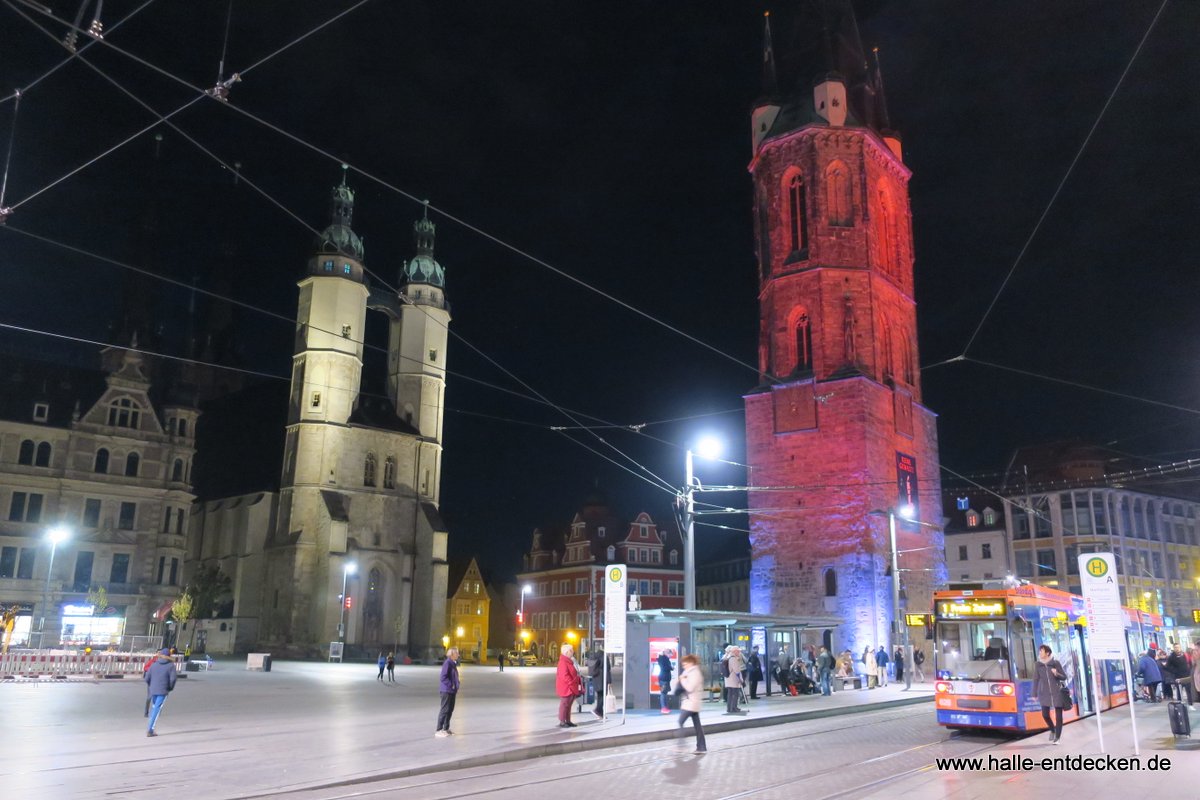 Roter Turm bei Nacht