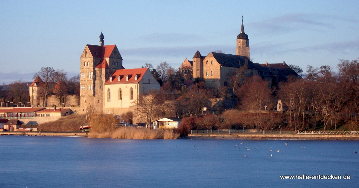 Blick vom See zum Schloß Seeburg