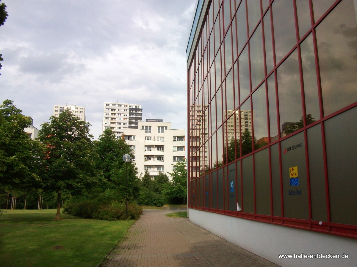 GWG Gästewohnung Am Bruchsee in Halle-Neustadt - Blick von der Schwimmhalle