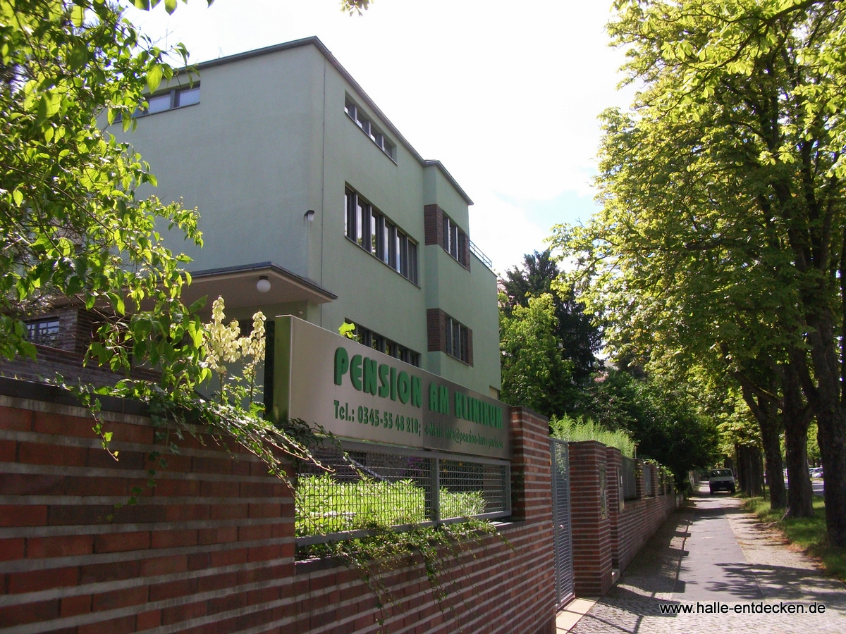 Pension Am Klinikum - Blick in die Ernst-Grube-Straße in Richtung Hubertusplatz