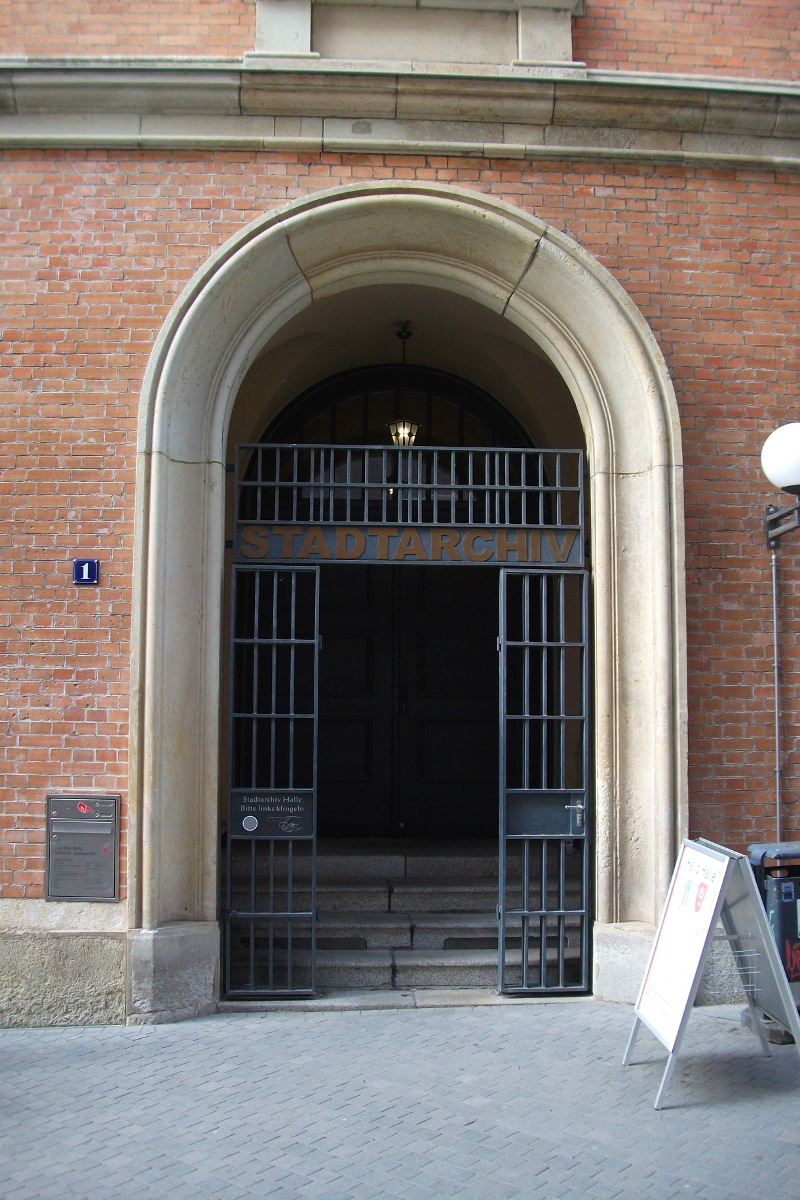 Stadtarchiv Halle (Saale), Eingang Rathausstraße 1