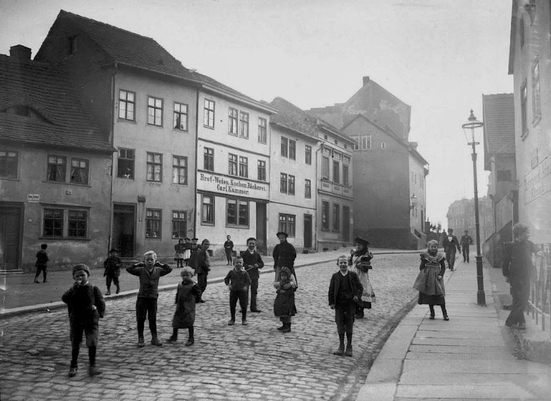 Die Friedrichstraße (August-Bebel-Straße) mit Blick zur Alten Promenade (Joliot-Curie-Platz). Fotografiert von Gottfried Riehm.