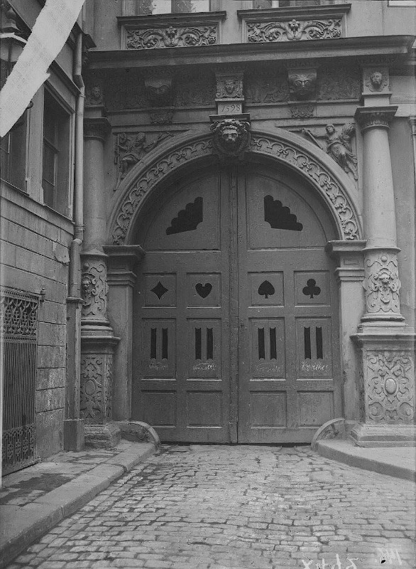Ehemaliges Portal in der Brüderstraße. Fotografiert von Gottfried Riehm.