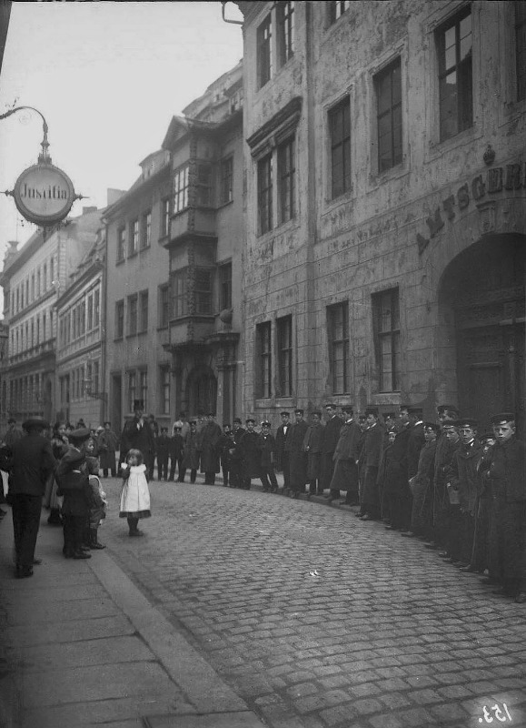 Die Kleine Steinstraße am Amtsgericht mit Blick zur Großen Steinstraße. Fotografiert von Gottfried Riehm.