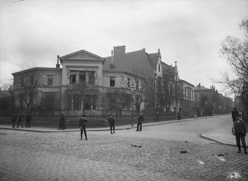 Die Sophienstraße an der Ecke zur Luisenstraße in Halle. Fotografiert von Gottfried Riehm.