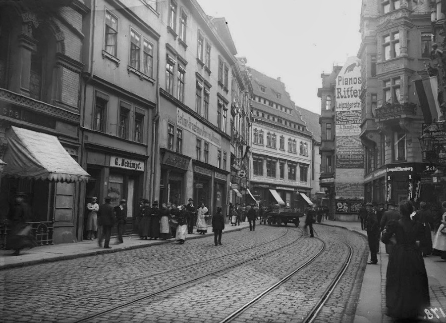 Die Große Ulrichstraße mit Blick nach Süden auf Haus Nummer 57 in der Bildmitte. Fotografiert von Gottfried Riehm.