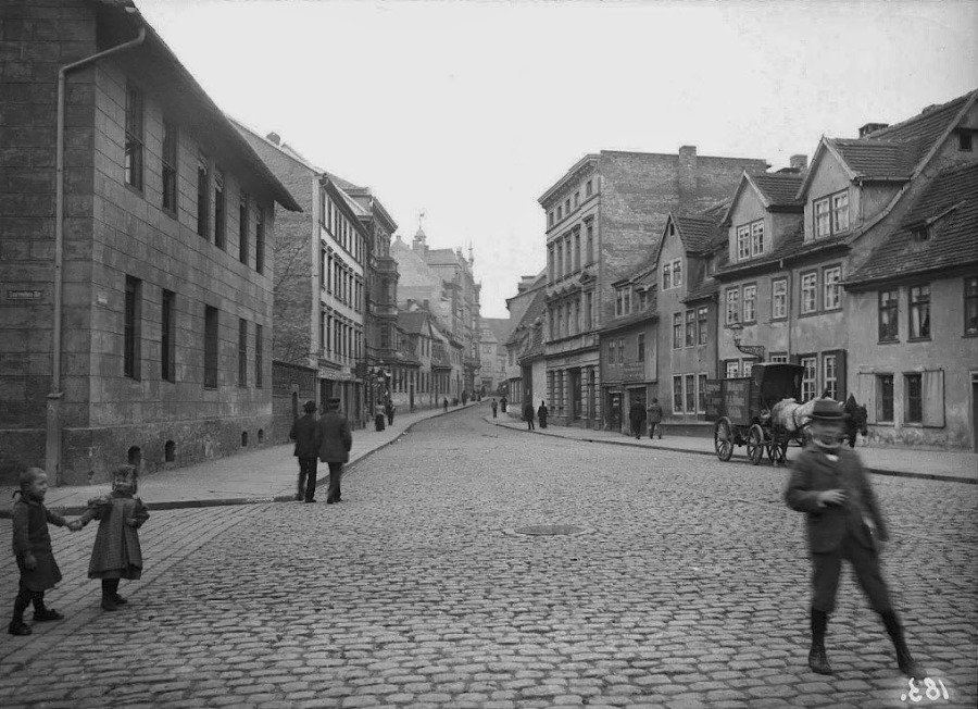 Die Breite Straße an der Ecke Laurentiusstraße mit Blick zur Geiststraße. Fotografiert von Gottfried Riehm.