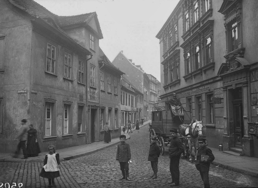 Die Kleine Ulrichstraße an der Ecke Kanzleigasse. Fotografiert von Gottfried Riehm.