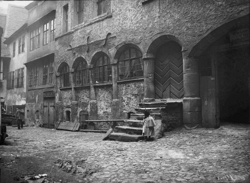 Der Innenhof des Kühlen Brunnen in Halle. Fotografiert von Gottfried Riehm.