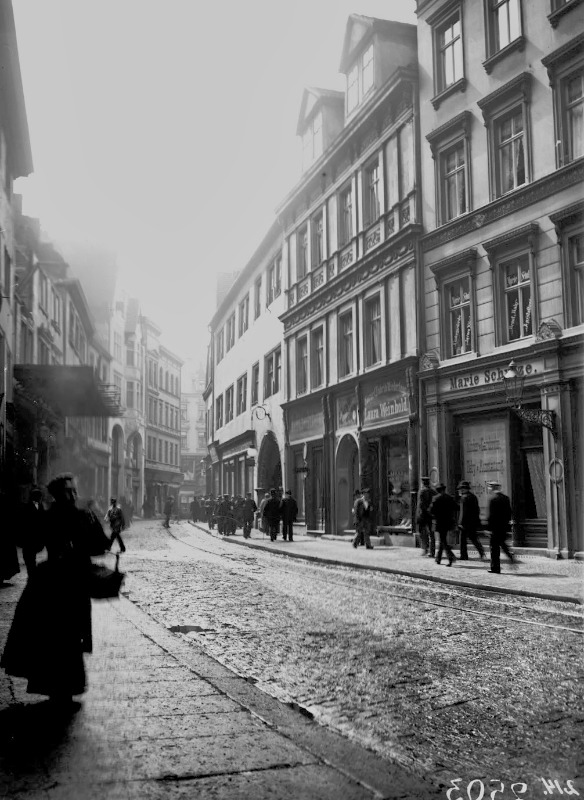 Die Große Ulrichstraße mit Blick in Richtung Marktplatz. Fotografiert von Gottfried Riehm.