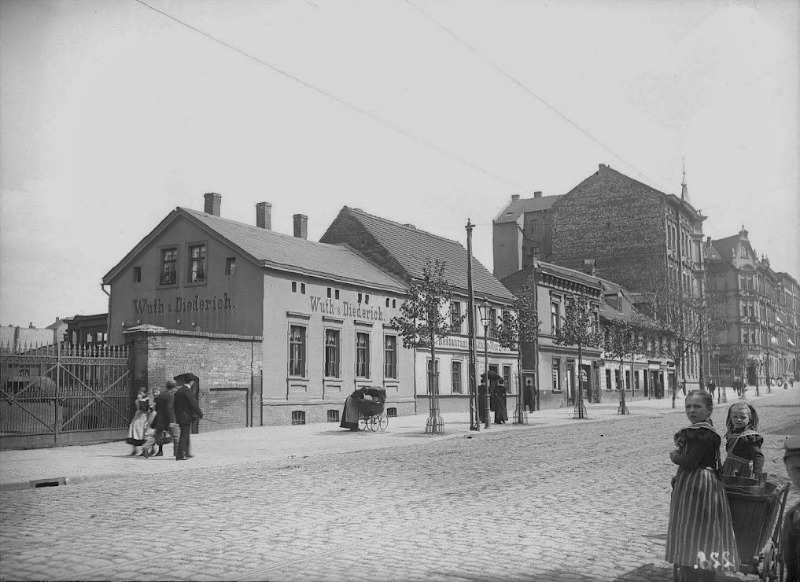 Die Ludwig-Wucherer-Straße mit Blick zur Willy-Lohmann-Straße. Fotografiert von Gottfried Riehm.