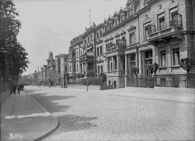 Die Lafontainestraße mit Blick nach Westen an der Ecke Wettiner Straße. Fotografiert von Gottfried Riehm.