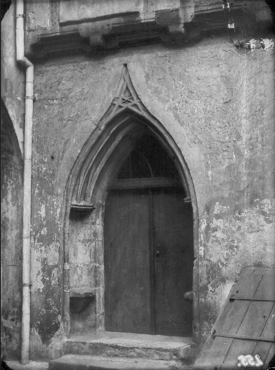 Ein Portal am Sandberg 1. Fotografiert von Gottfried Riehm.