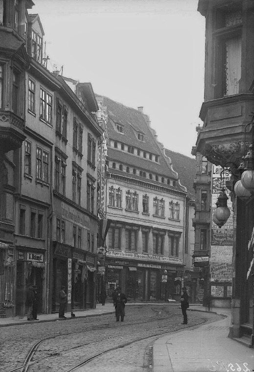 Die Große Ulrichstraße mit Blick in Richtung Marktplatz. Fotografiert von Gottfried Riehm.