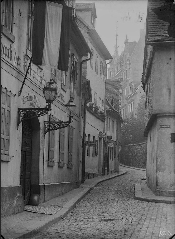Blick durch den Kaulenberg in Richtung Universitätsring. Fotografiert von Gottfried Riehm.