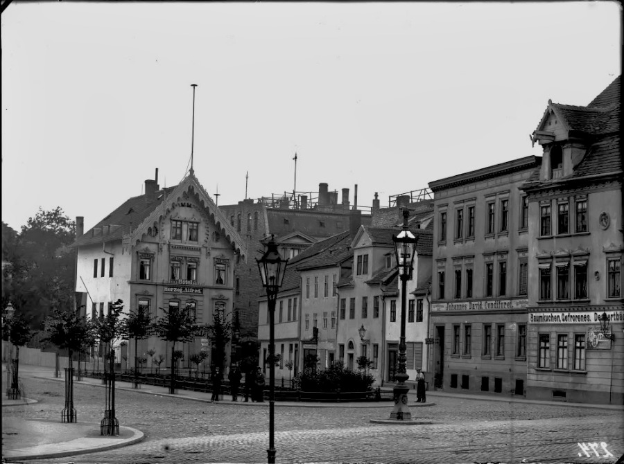 Blick von der Großen Ulrichstraße zur Großen Wallstraße (später Moritzburgring). Fotografiert von Gottfried Riehm.