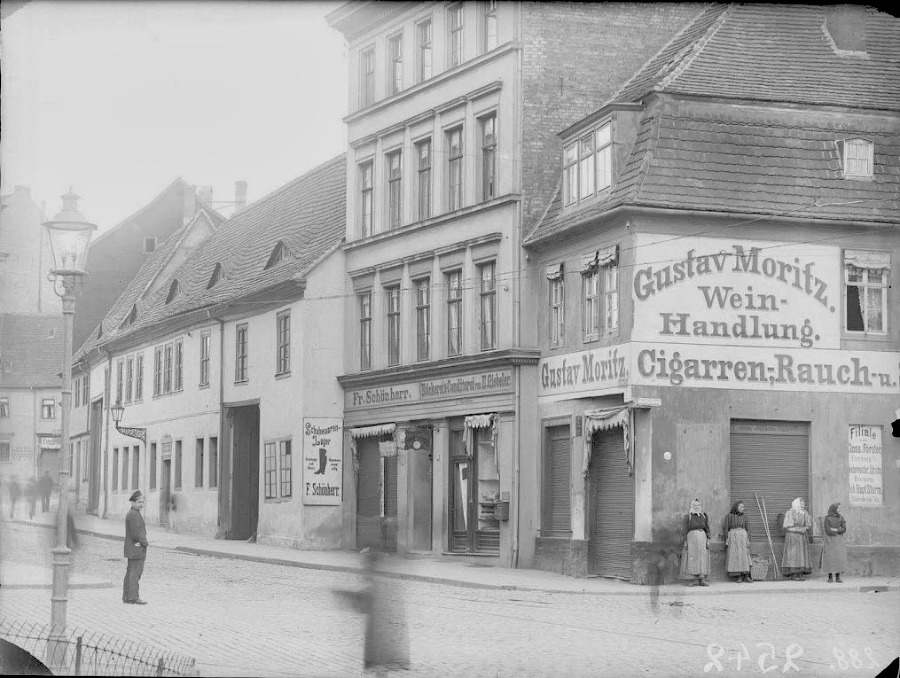 Die Große Steinstraße am Joliot-Curie-Platz. Rechts biegt die Wilhelm-Külz-Straße ab. Fotografiert von Gottfried Riehm.