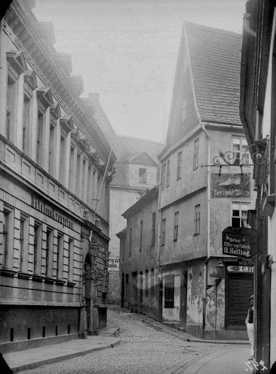 Die Kleine Klausstraße mit Blick zum Kühlen Brunnen. Fotografiert von Gottfried Riehm.