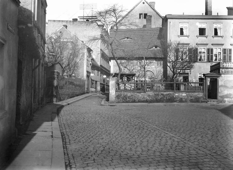Blick in die Marthastraße vom Brunnenplatz. Fotografiert von Gottfried Riehm.