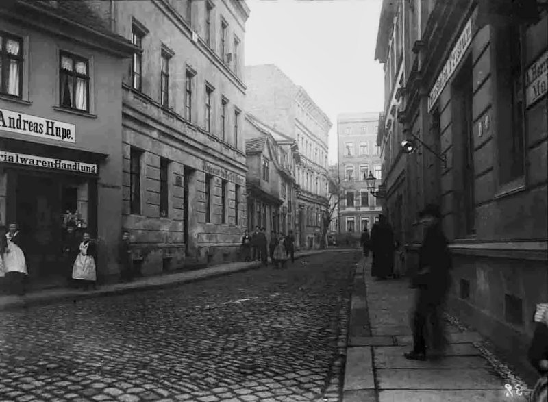 Blick in die Kleine Wallstraße. Fotografiert von Gottfried Riehm.