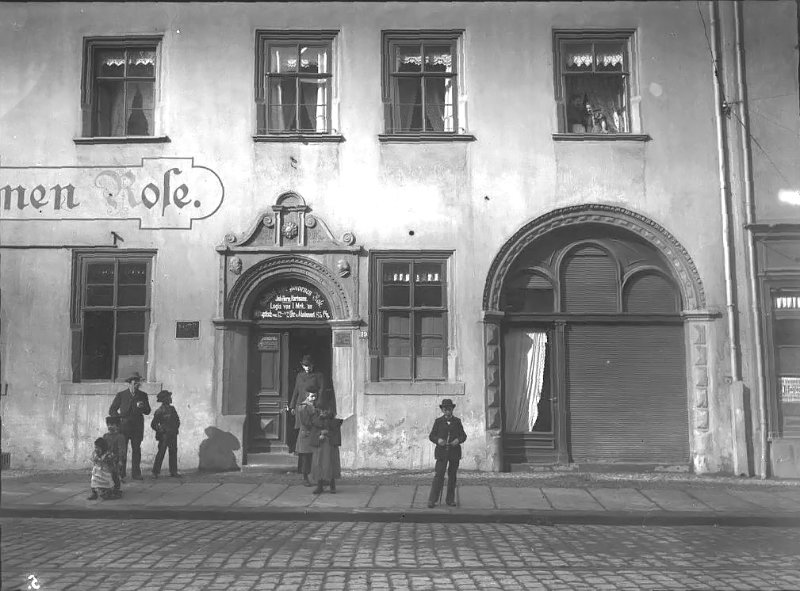 Die Rannische Straße 19 Zur Goldenen Rose in Halle. Fotografiert von Gottfried Riehm.