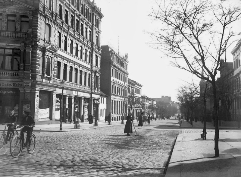 Die Bernburger Straße vom Reileck gesehen. Fotografiert von Gottfried Riehm.