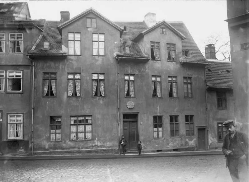 Die Scharrenstraße 11 in Halle. Fotografiert von Gottfried Riehm.