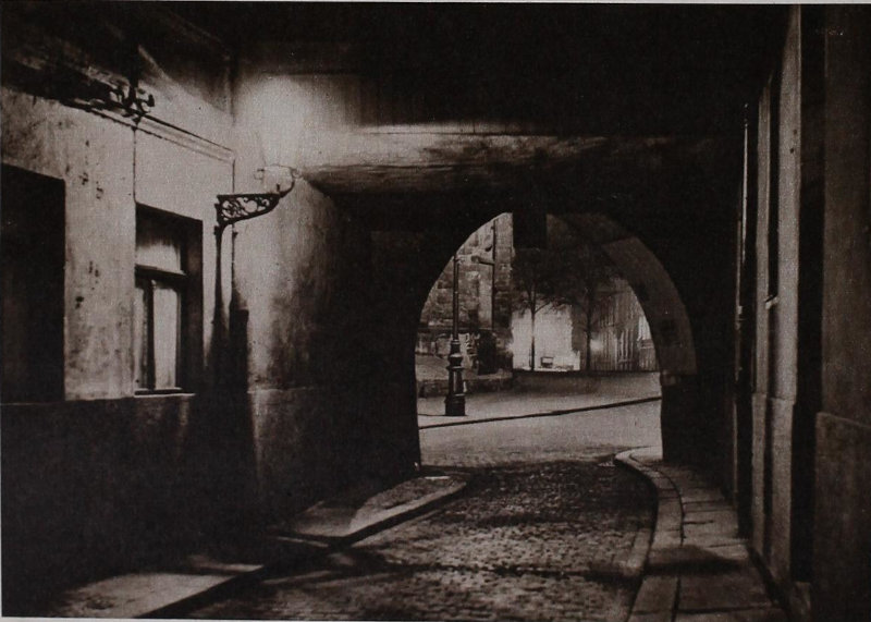 Nachtaufnahme der Brunoswarte aus dem Jahr 1933.