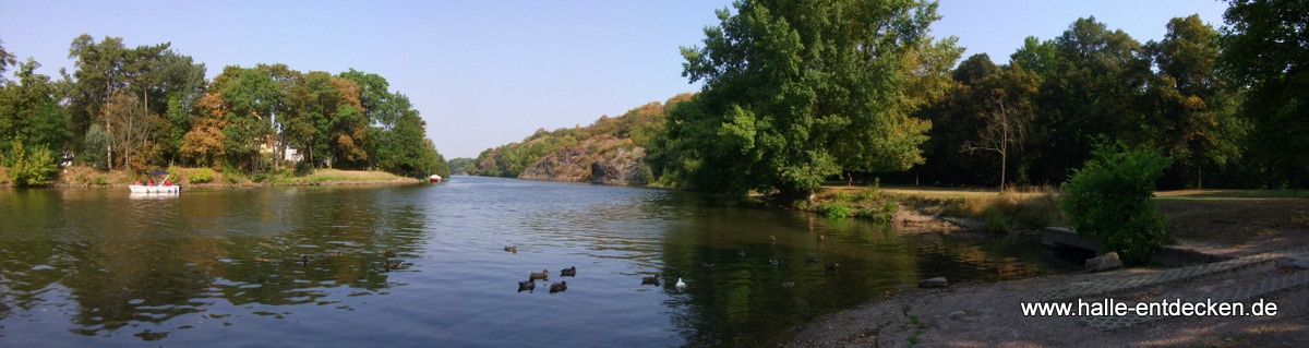 Panorama am Riveufer in Halle (Saale), Blick auf die Saale