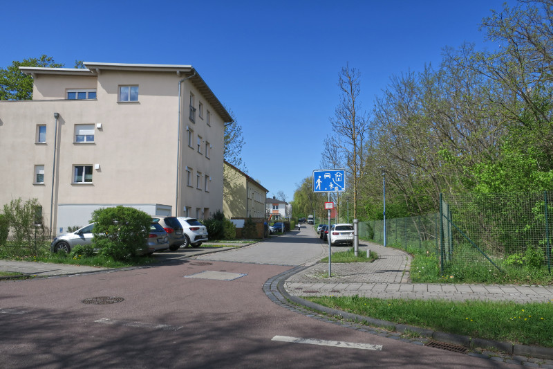 Die Wilhelm-Schrader-Straße im Stadtteil Heide-Süd in Halle an der Saale.