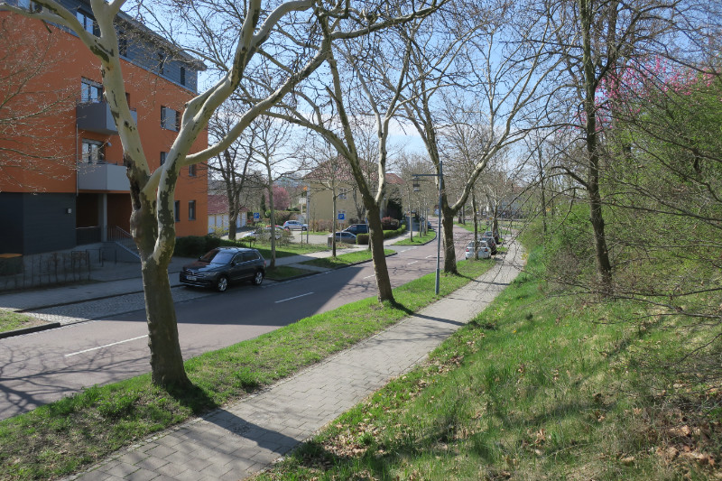 Die Yorckstraße mit Blick zum Bertha-von-Suttner-Platz.