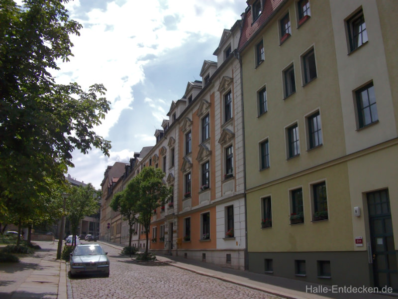 Die Adam-Kuckhoff-Straße 2017 in Richtung Süden.