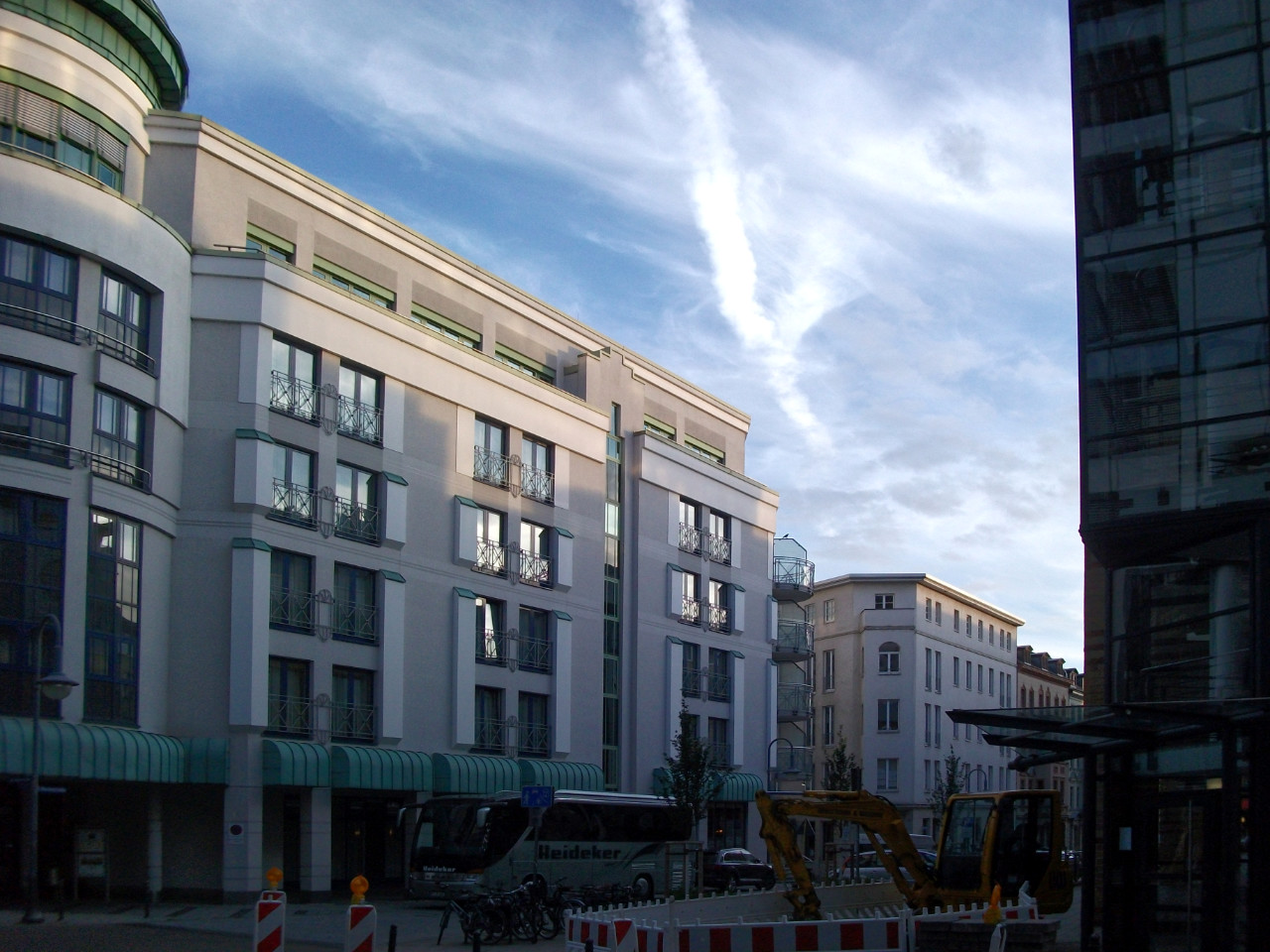 Die Marienstraße in Halle mit dem Dorint-Hotel 2017.